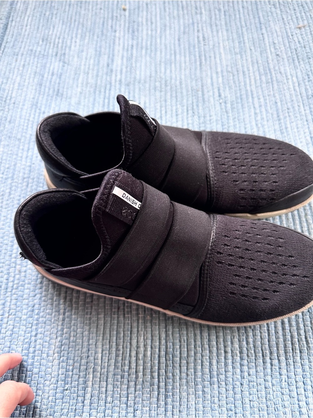 Ecco women’s Black Knit Slip-On Athletic Shoes with Strap